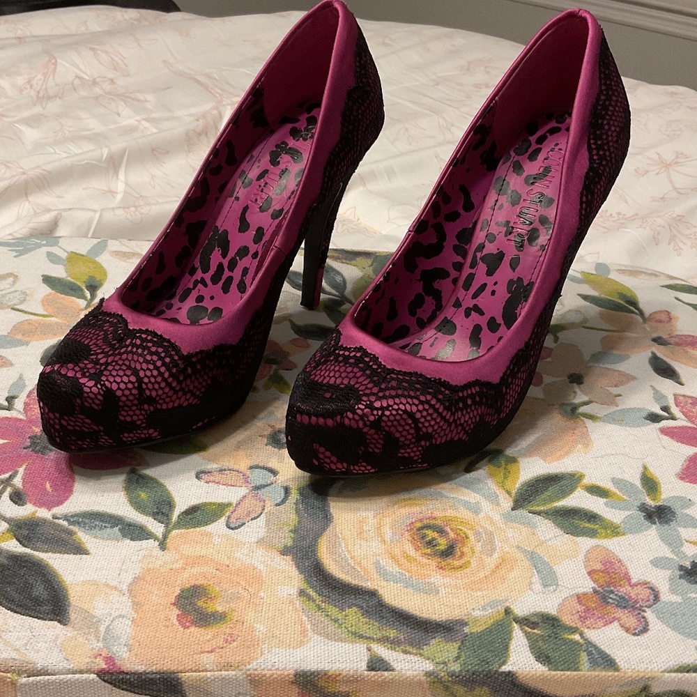 Collin Stuart floral lace and satin pump heels